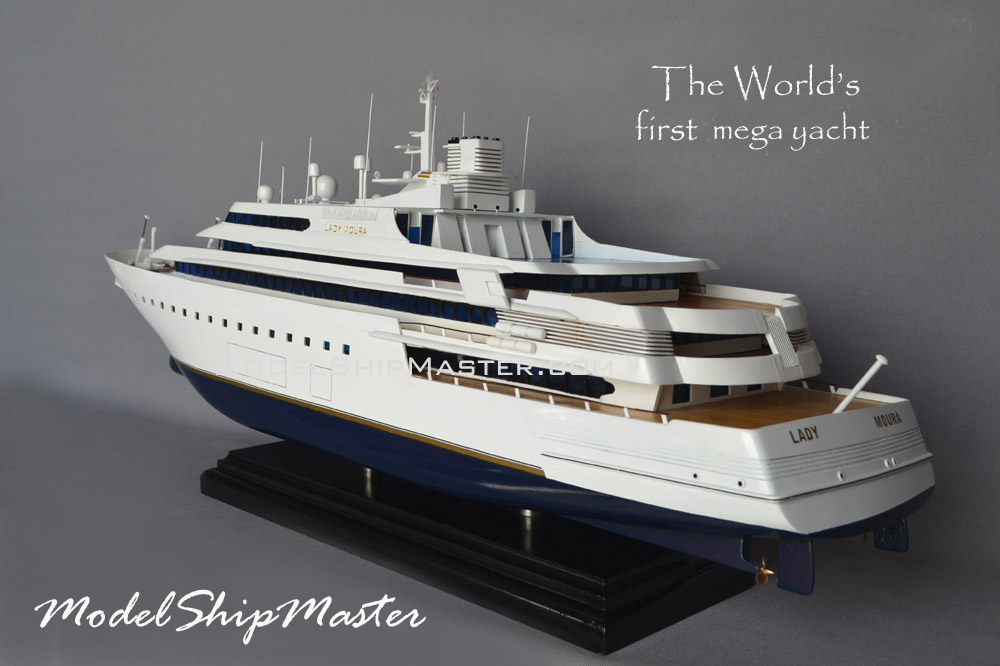 Lady Moura yacht